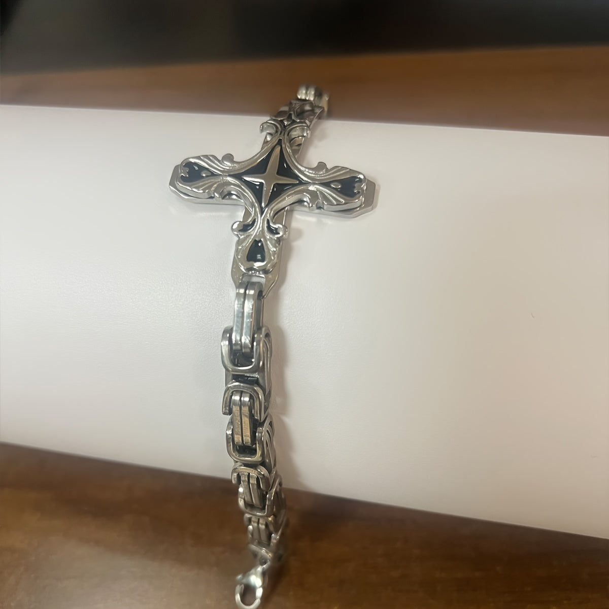 Pulsera de acero con cruz