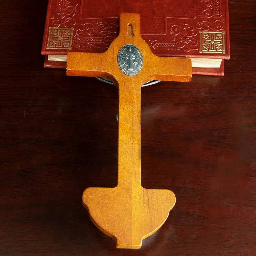 Cruz de agua bendita