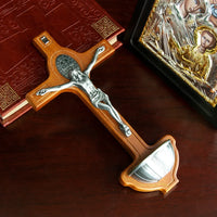 Cruz de agua bendita